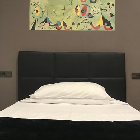 Hostal Eden Барселона Экстерьер фото
