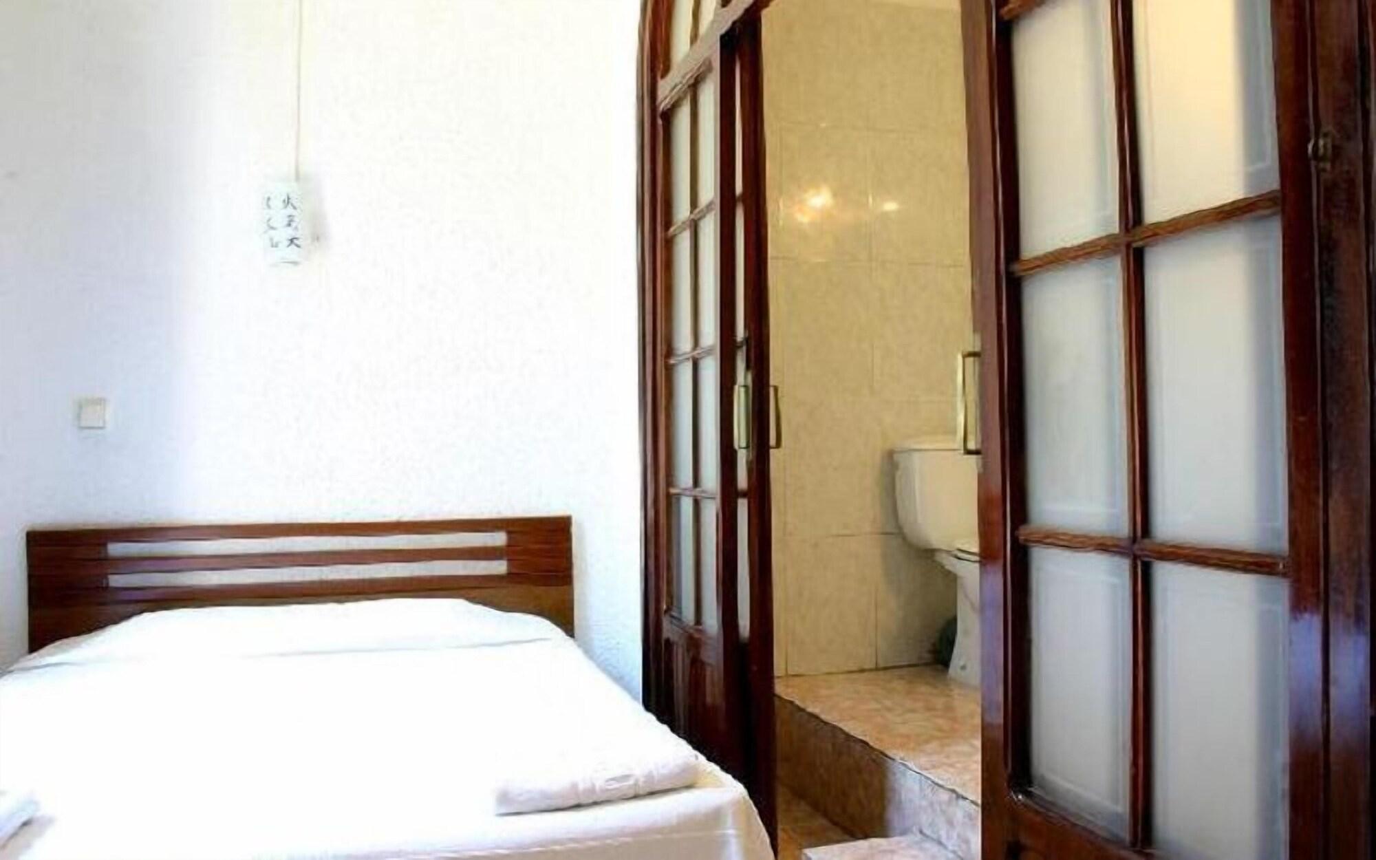Hostal Eden Барселона Экстерьер фото