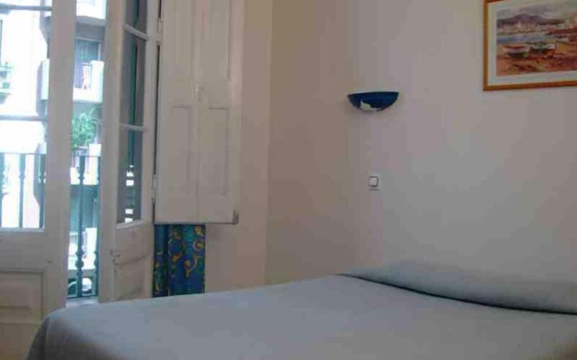 Hostal Eden Барселона Экстерьер фото