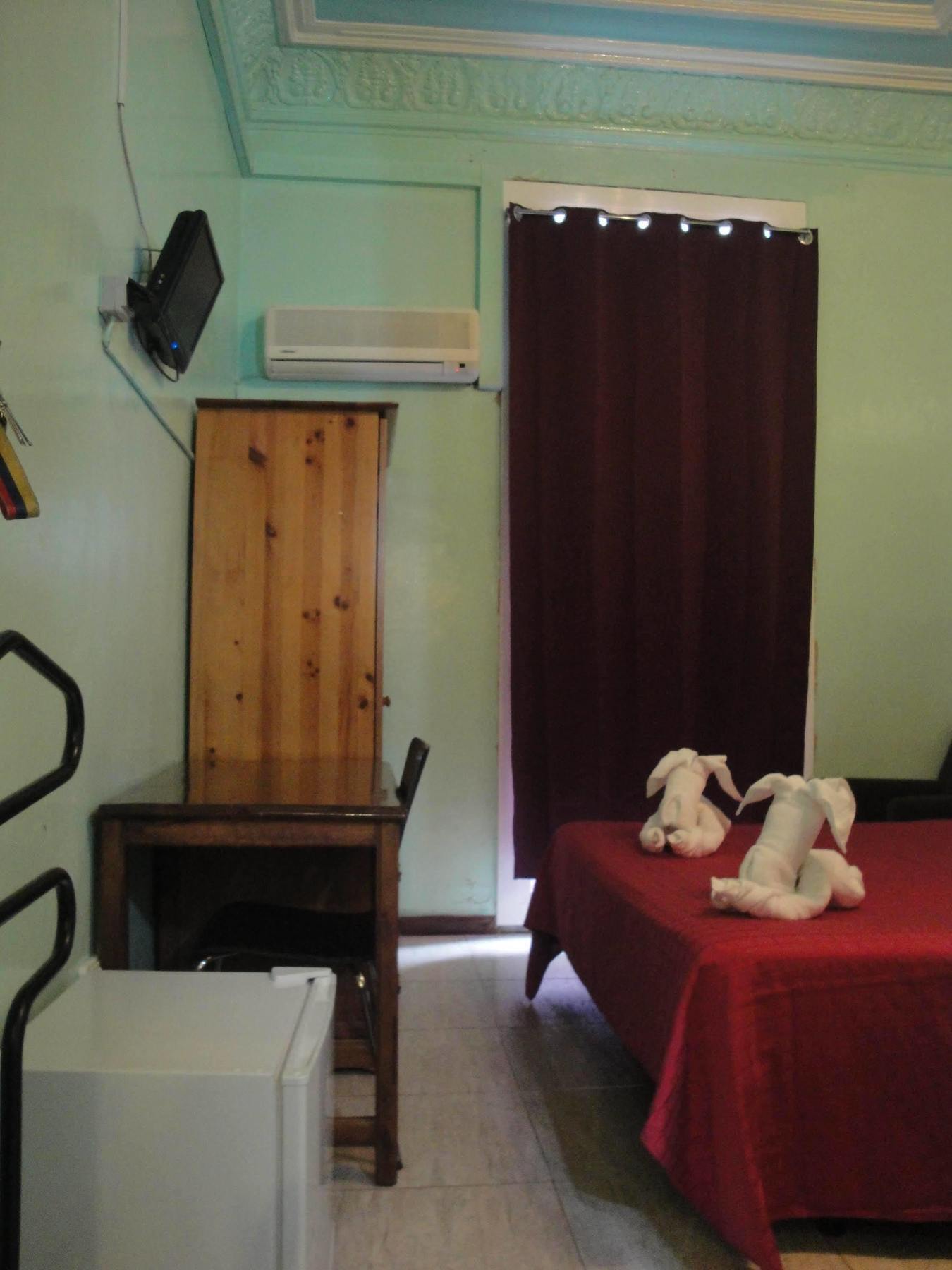Hostal Eden Барселона Экстерьер фото