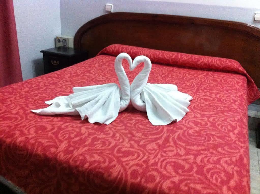 Hostal Eden Барселона Экстерьер фото