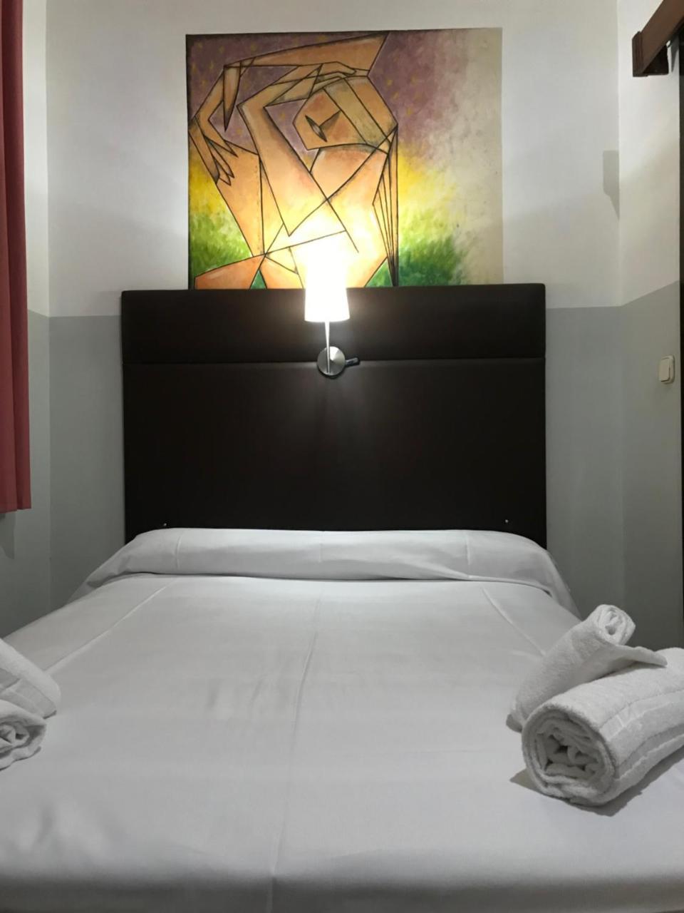 Hostal Eden Барселона Экстерьер фото