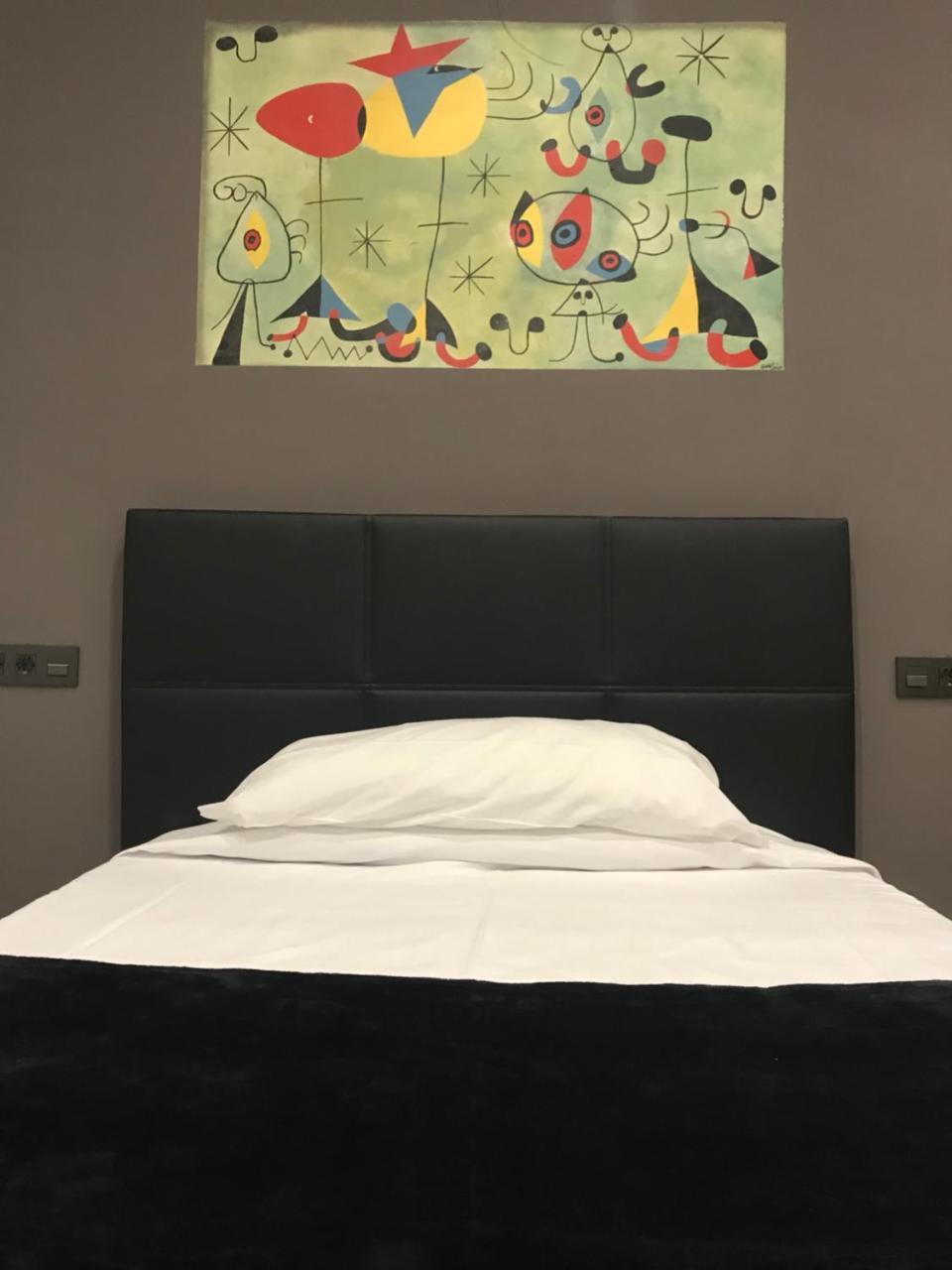 Hostal Eden Барселона Экстерьер фото