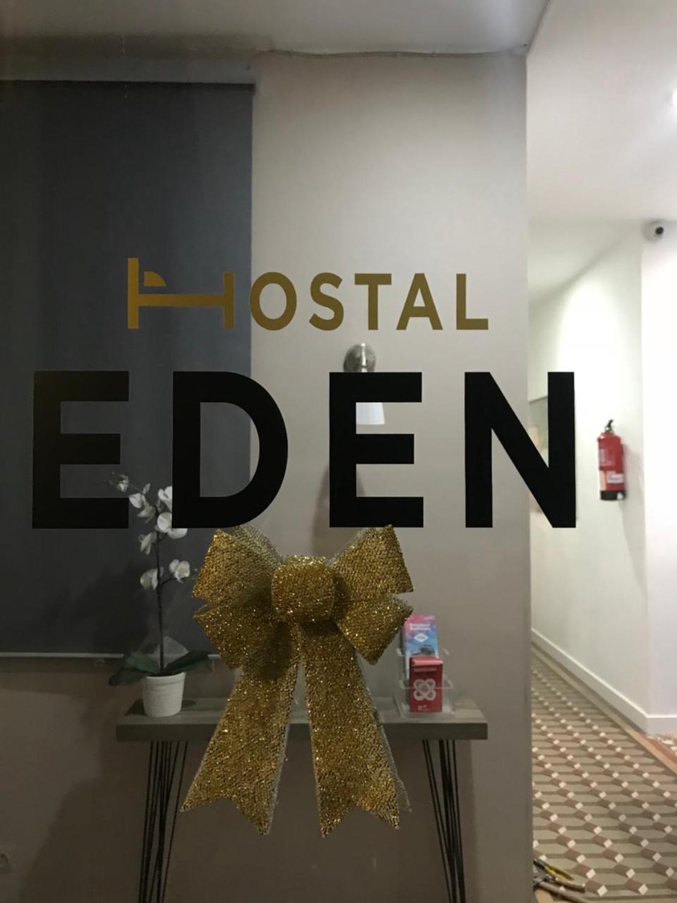 Hostal Eden Барселона Экстерьер фото