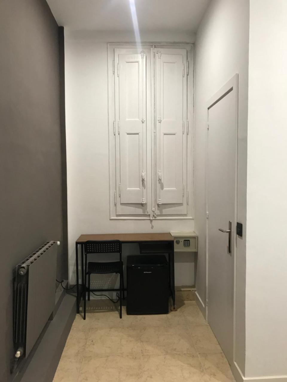 Hostal Eden Барселона Экстерьер фото