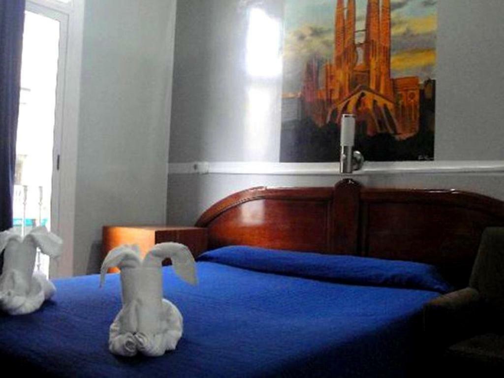 Hostal Eden Барселона Экстерьер фото